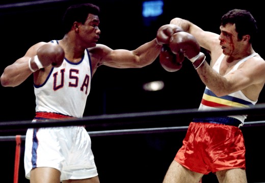 George Foreman fighting in Arena Mexico