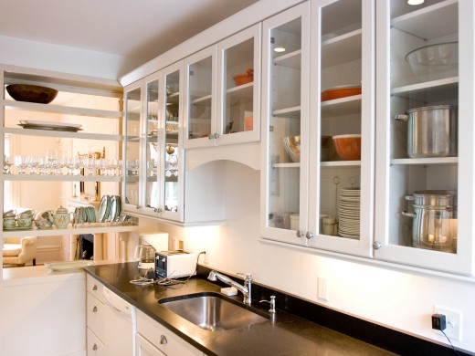 Dividing wall used as storage
