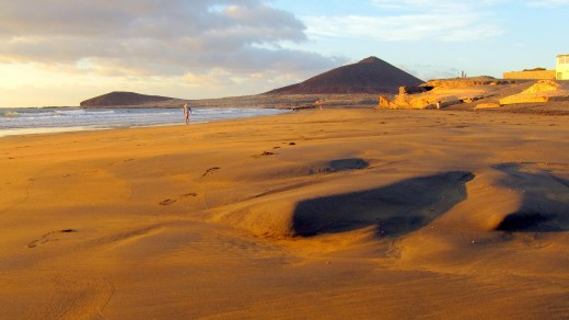 El Medano beach and the Red Mountain