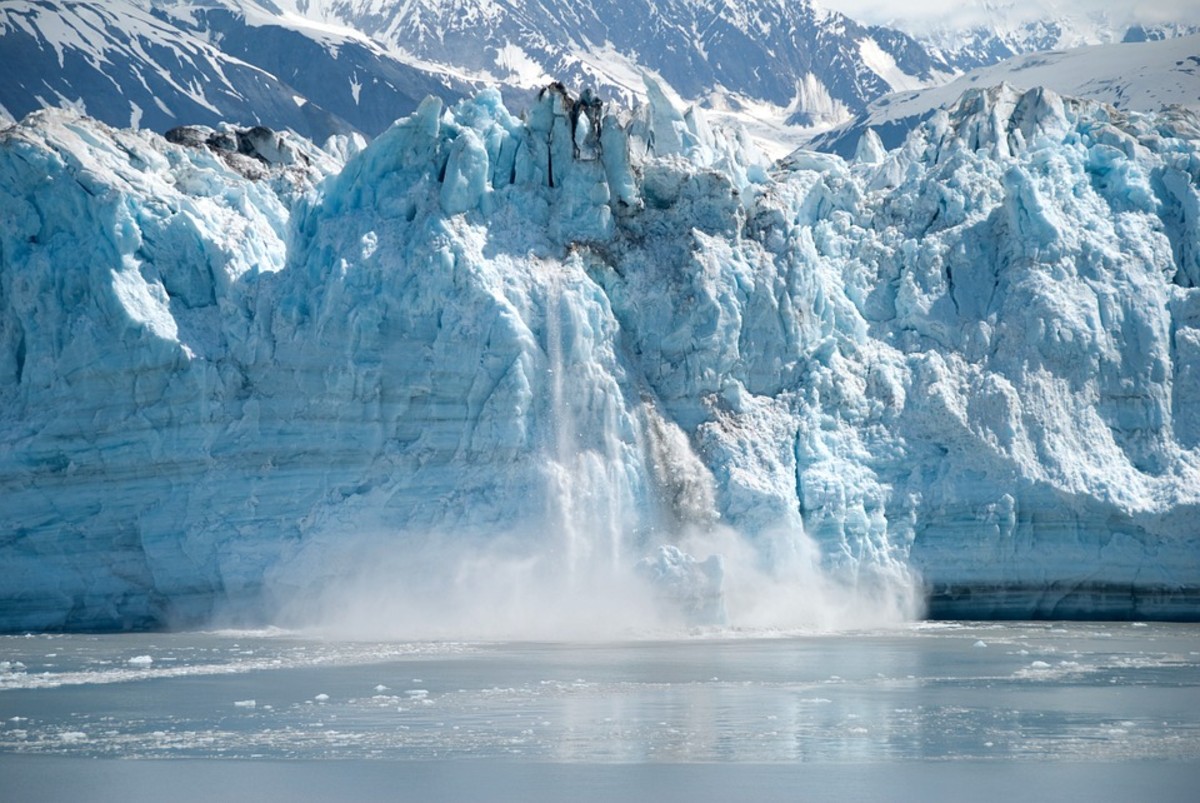 A current glacier in the Far North of North America.