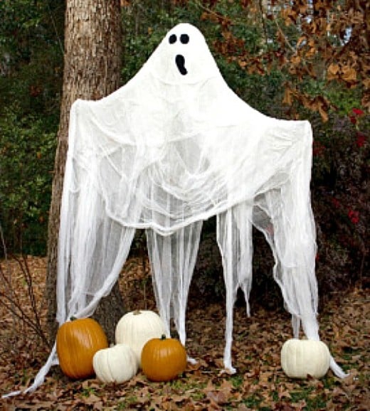 30 Creepy Outdoor DIY Halloween Crafts | FeltMagnet