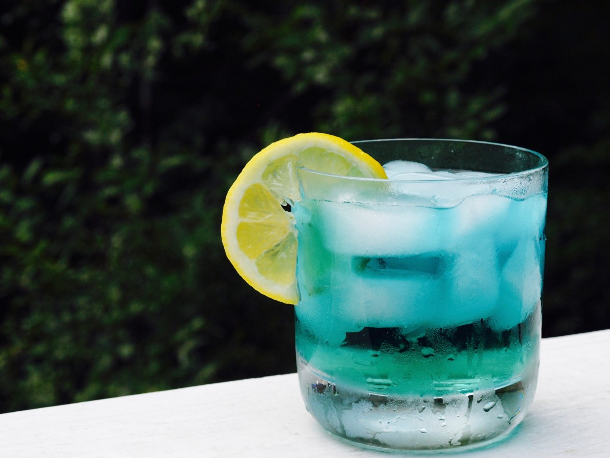 10 Delicious Blue Curaçao Cocktails | Delishably