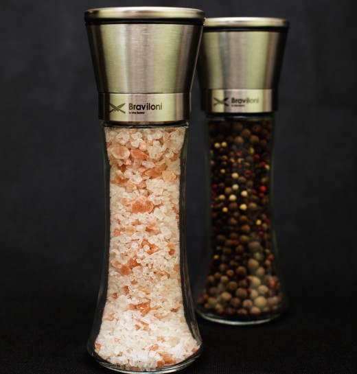 Braviloni's shaker with grinder comes in a bigger size which can hold up to 3/4 cup of condiments.