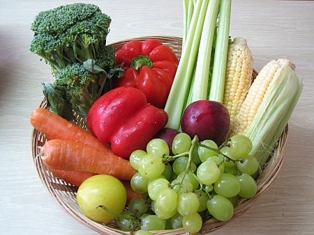 Some foods can be eaten raw but some should be cooked thoroughly.
