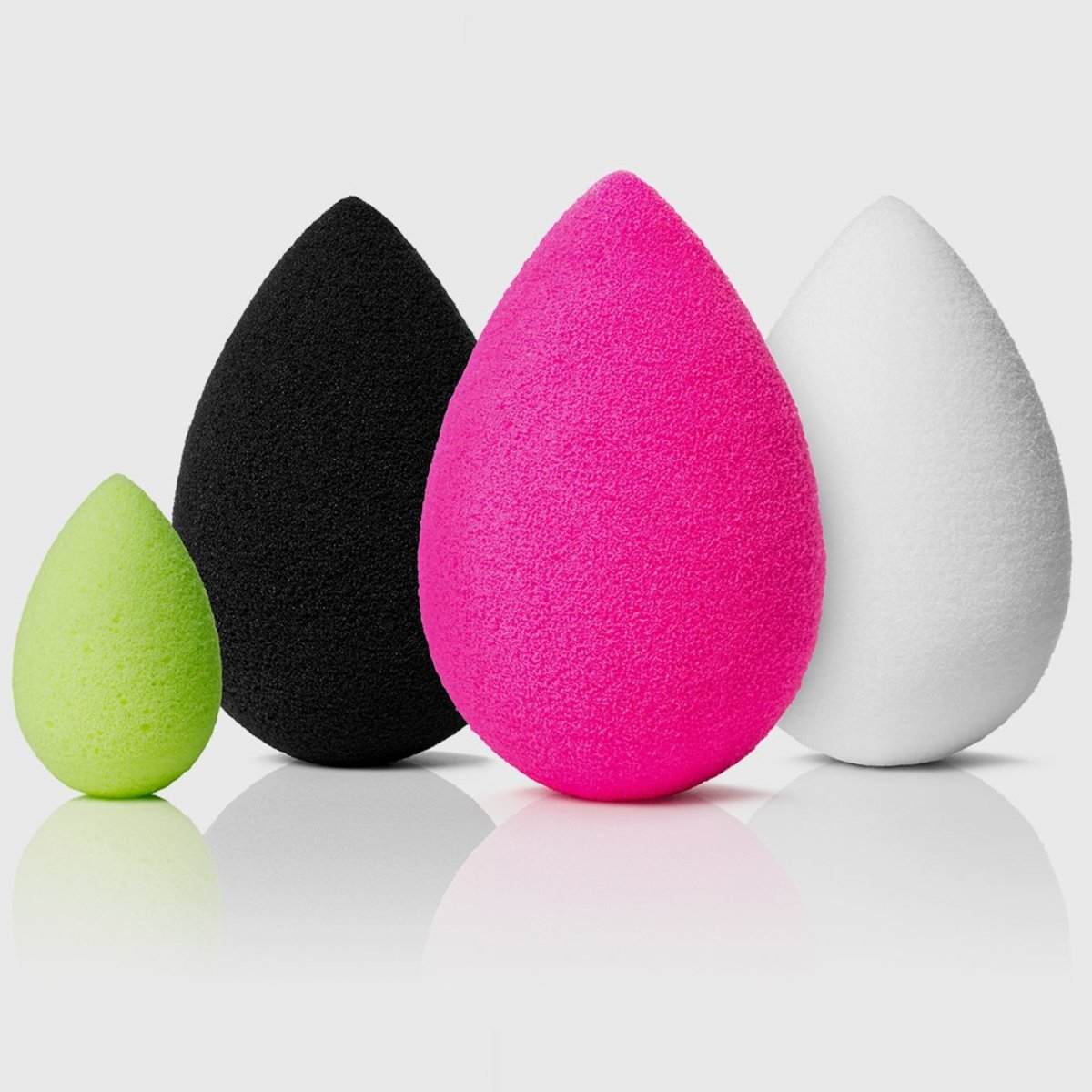 The difference between the colours of a Beauty Blender –