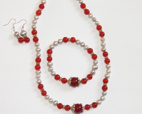 This red carnelian necklace, bracelet and earrings set goes really well with a wide variety of Halloween costumes including scary and creepy outfits as well as elegant and gorgeous dresses