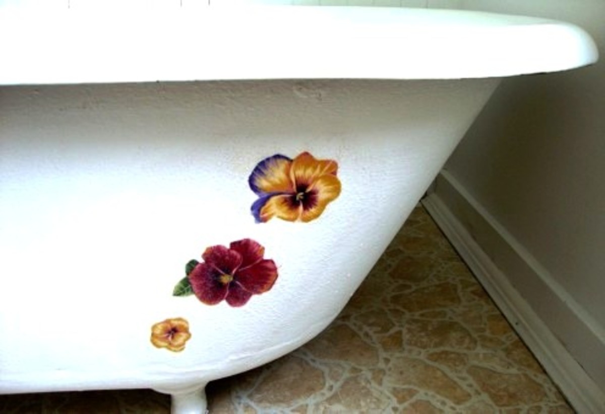 How to Decorate a Claw Foot Tub With Floral Accents