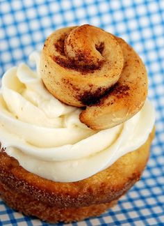  Cinnamon Roll Cupcakes