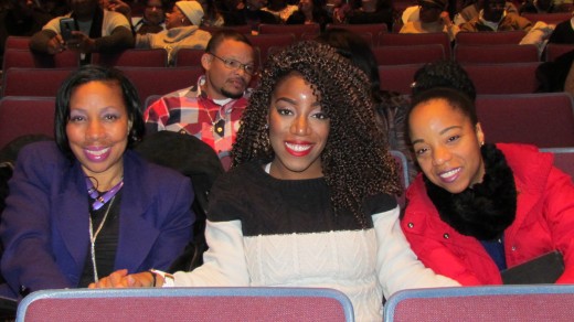 Before the concert, the ladies chilled for a quick photo with other friends.