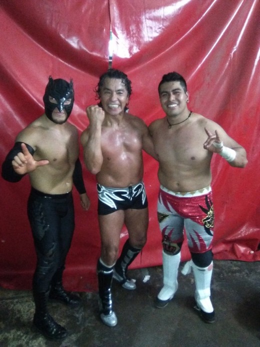 Flamita, Casas and Mendoza pose together