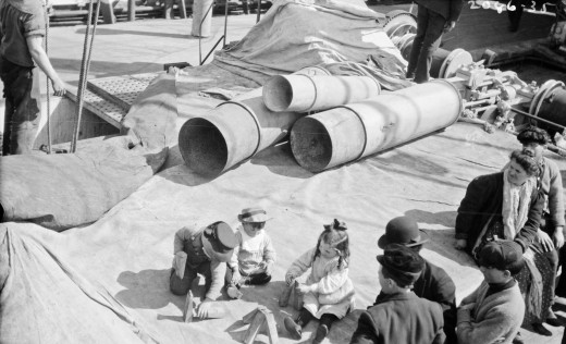 Steerage children at play on FRIEDRICH DER GROSSE Steerage children at play on FRIEDRICH DER GROSSE