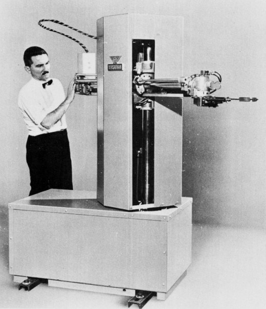 The VERSATRAN robot 1958-1962