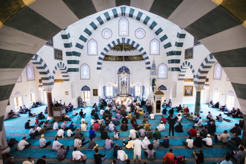 Muslims in the United States praying. 