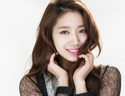 Park Shin Hye debuted in the Korean drama "Stairway to Heaven" but gained his popularity from pinoy fans when she played as Cha Eun-sang alongside Lee Min-ho who played Kim Tan in "The Heirs."