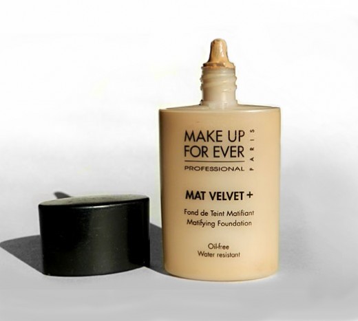MAKE UP FOR EVER Mat Velvet + Mattifying Foundation