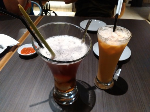 Lychee tea and thai tea