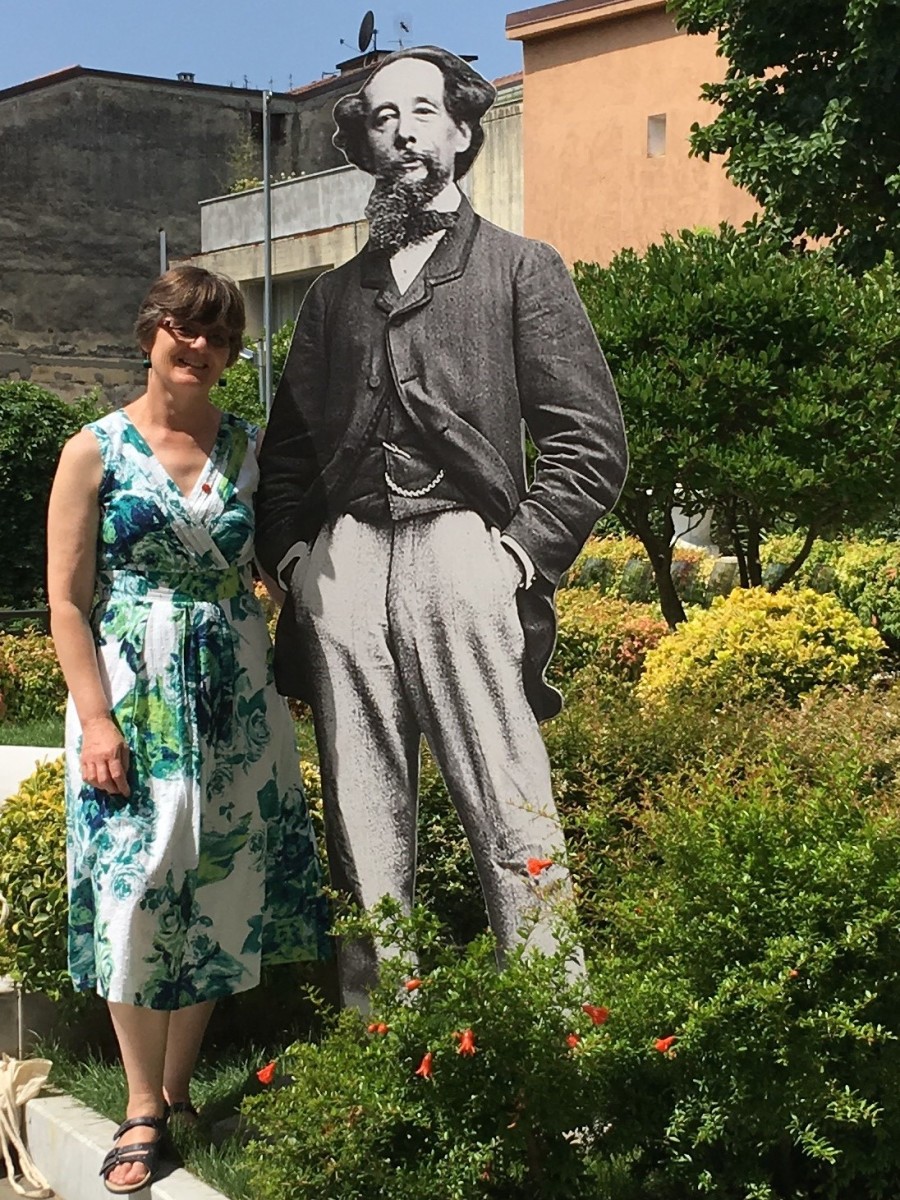 Meeting the larger-than-life Dickens in a Carrara garden!