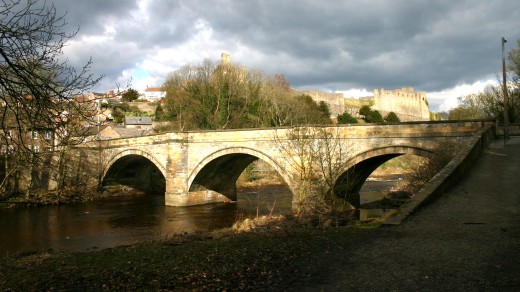 The old bridge at Richmond at the foot of the steep, cobbled hill that leads into the oolder part of town. To the left is the road up to Hudswell, Hipswell and the back of Catterick Garrison . 