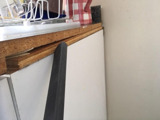 Vacuum cracks and crevices