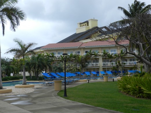 Pool at Hotel Villas and walkway
