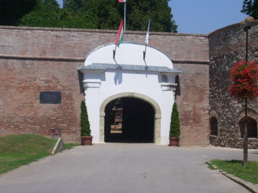 The first photo is from Fortepan in 1966 whereas the second photo was taken last year. Both pictures show the entrance of the Castle of Szigetvar.