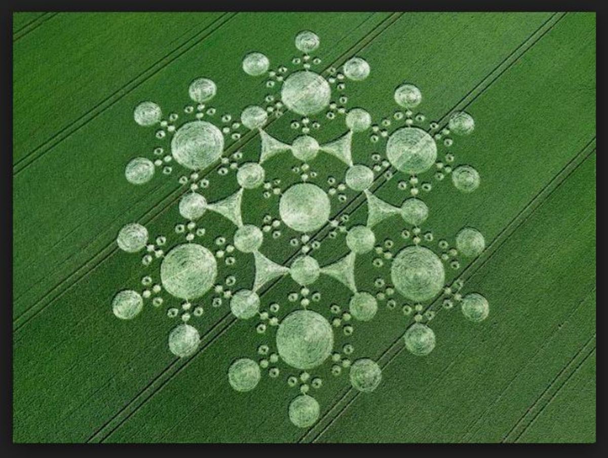 This Crop Circle is reported to show a diagram for a blueprint to an zero point energy source of unlimited power. Visualize the rings of circles as interlocking gears rotating in harmony, both counter & clockwise.