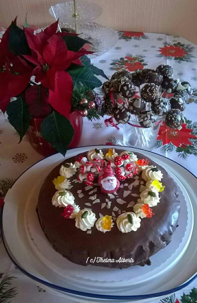 My self baked Christmas cake and cake pops made a few years ago.