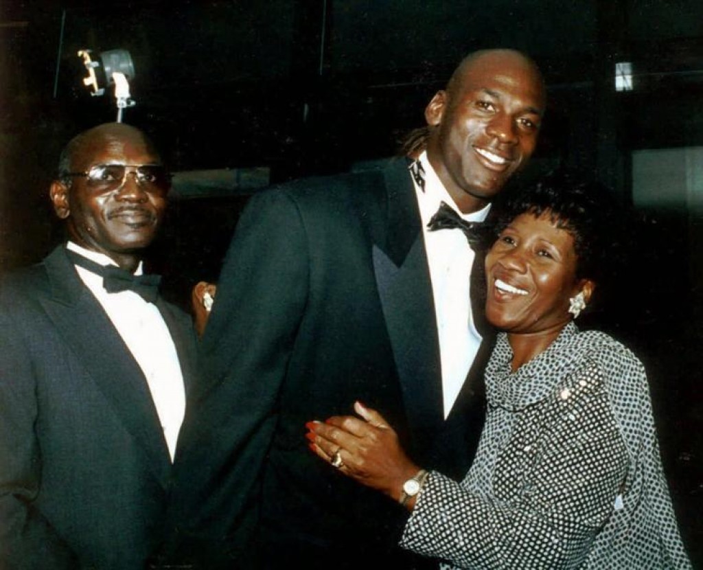 7 Tall NBA Players Who Had Relatively Short Parents | HowTheyPlay1024 x 830