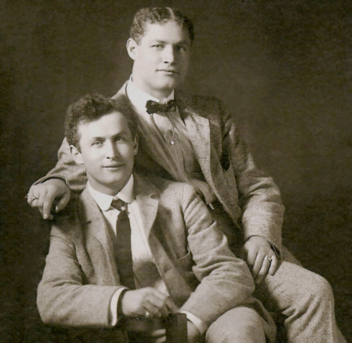 Brothers Theodore Hardeen (top) and Harry Houdini.