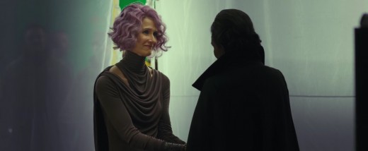 Everyone in this movie acts stupid, including Leia and Holdo.