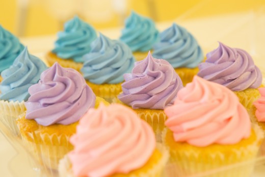 Use cupcakes in the colors of your wedding theme as an alternative to a large cake. They can be beautiful edible decor