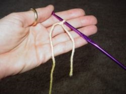 Tighten the crochet hook around the working yarn.