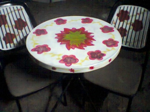 Second-hand table and chairs revamped! 