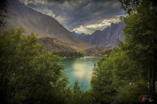 Upper Kachura Lake.