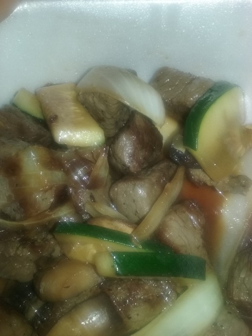 A side order of filet mignon cut in pieces and also served with vegetables and brown savory sauce.