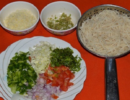 Step one: Keep all the ingredients ready. Prepare a coarse mixture of green chili, garlic, and ginger.