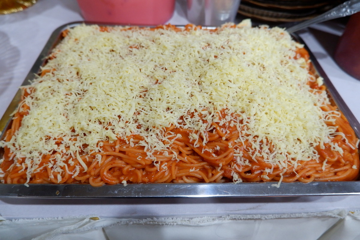 In every celebration, especially during birthday's this food is always present (Spaghetti). This is the Filipino style spaghetti with lots of cheese! Yum!
