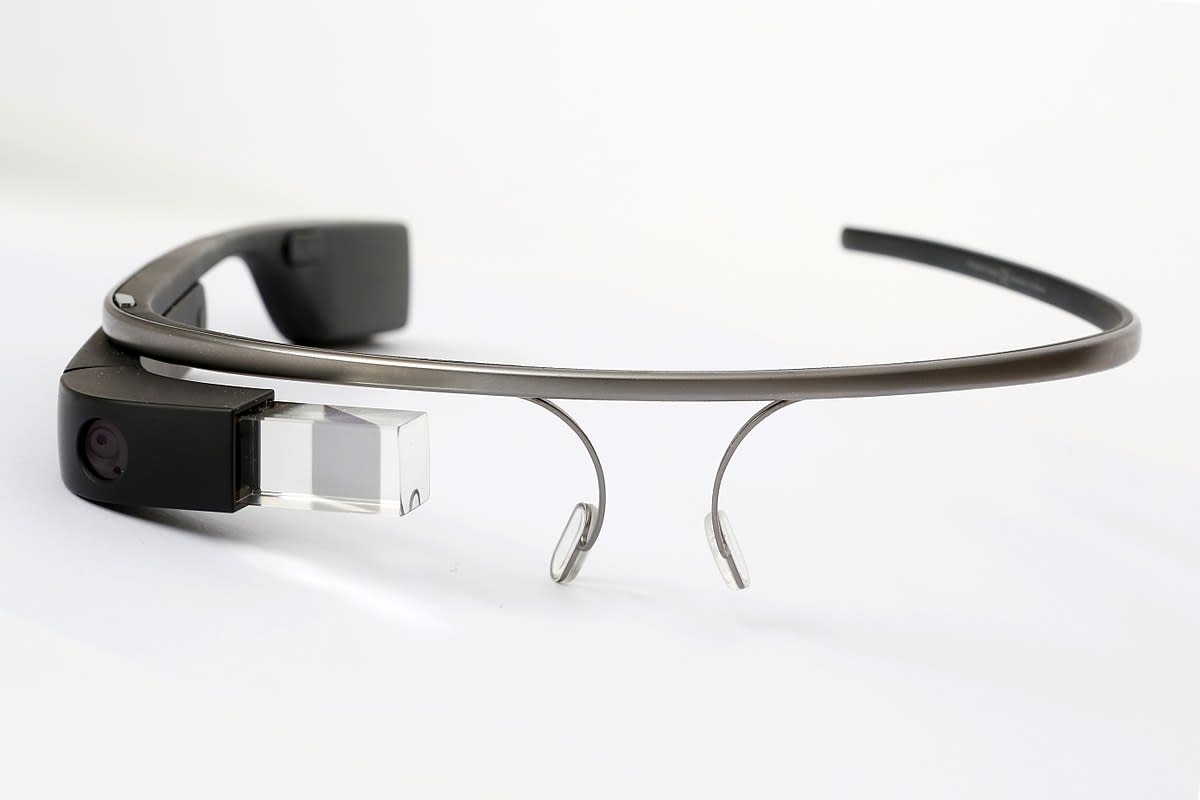 Google Glass and similar systems may one day be an access point to online classes.