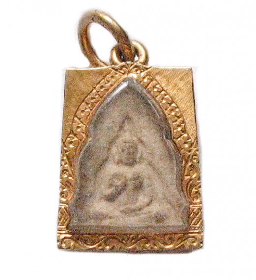 Be protected with blessing from amulet
