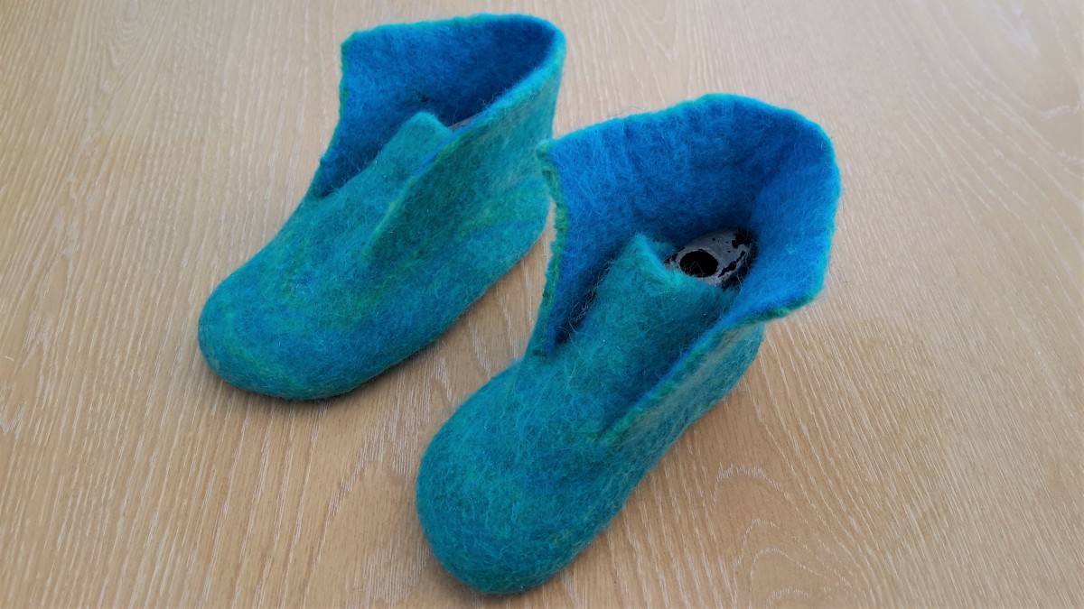 How to Make Wet-Felted Booties or Slippers With Laces | FeltMagnet