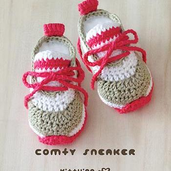 Adorable baby shoes that was made using a crochet method.