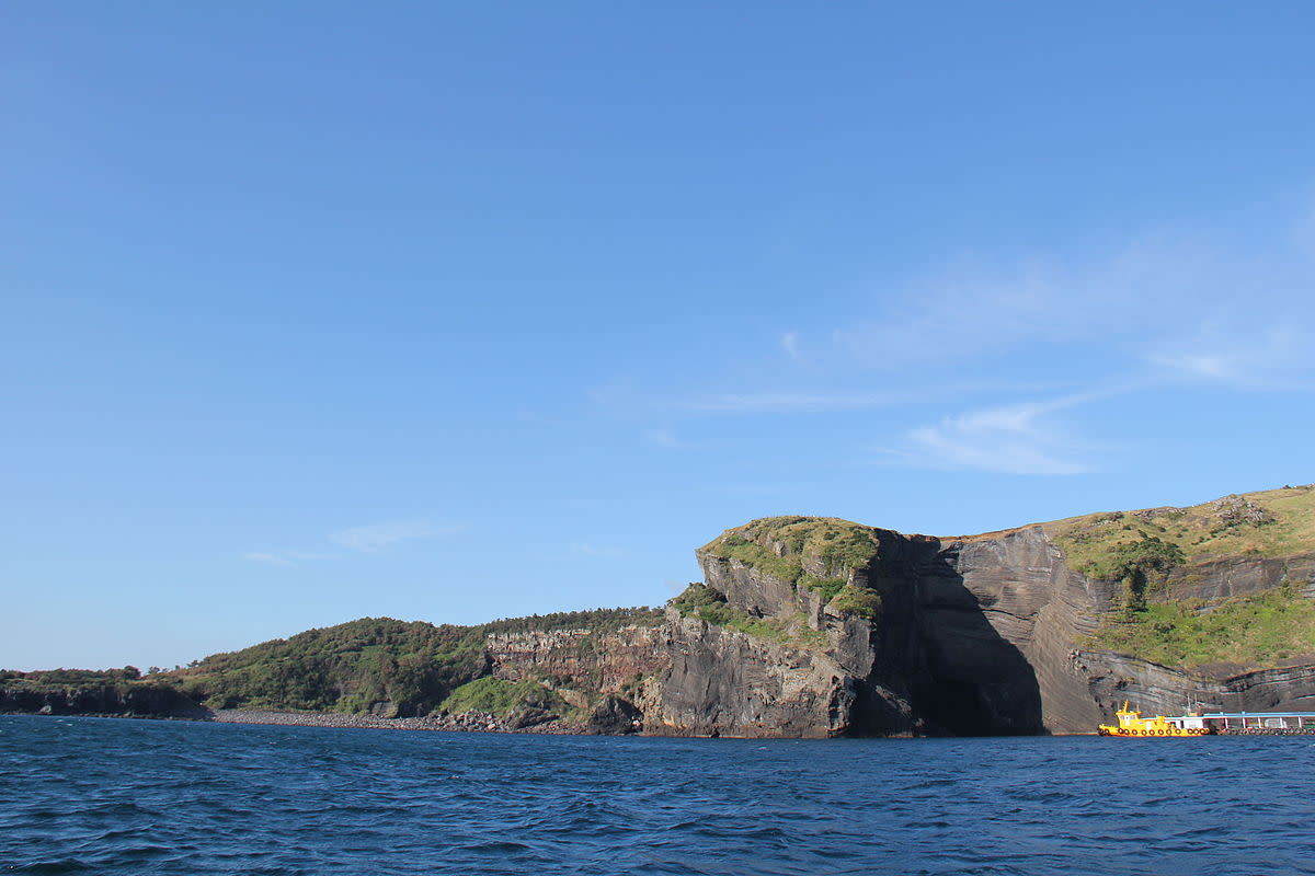 Seaside cliffs