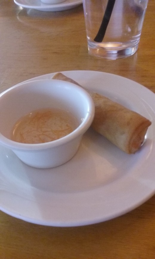 Thai spring roll with dipping sauce