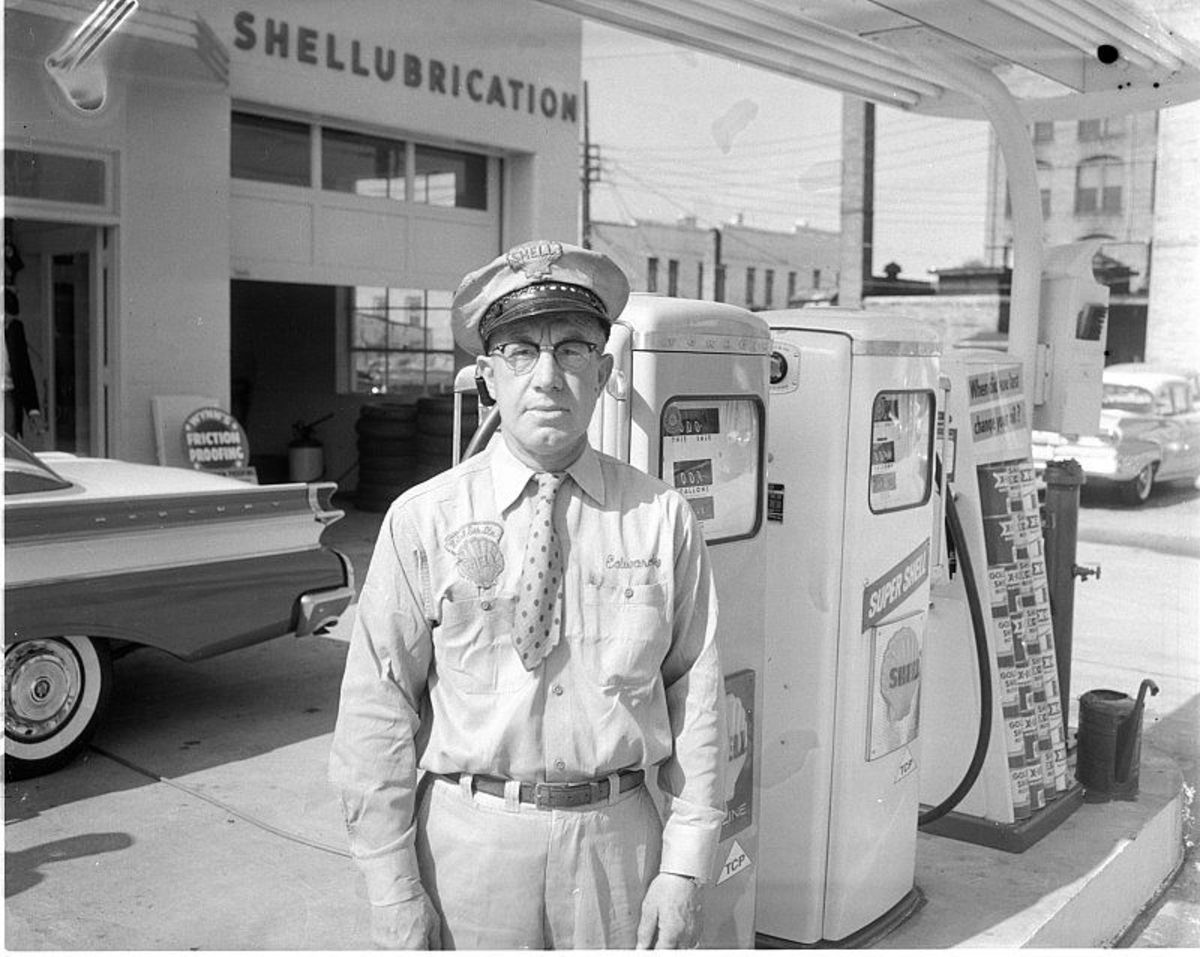 VINTAGE STYLE HUMBLE GAS STATION ATTENDANT T-SHIRT