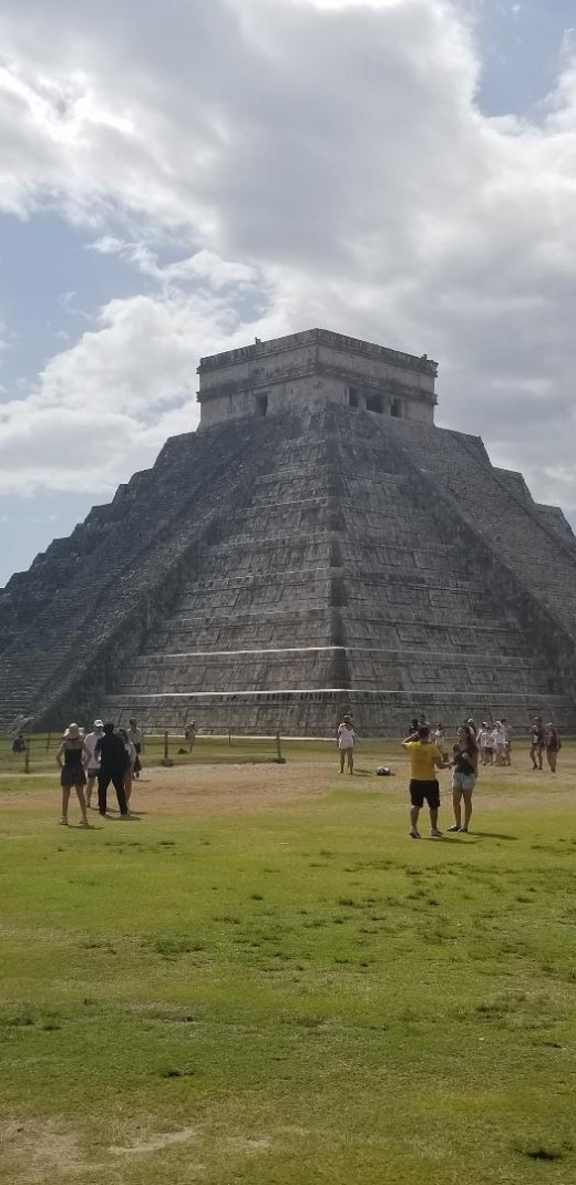 El Castillo (The temple of Kukulcan)