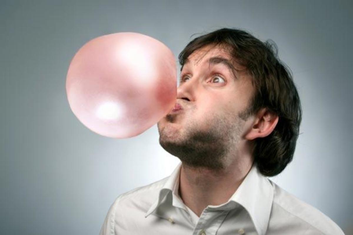 Some chewing gum addicts like to put on bubble-blowing exhibitions.