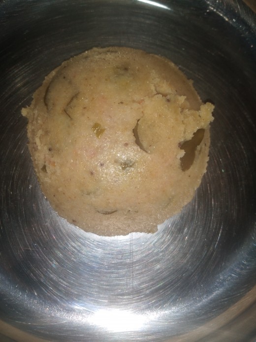 Healthy and tasty oats suji vegetable idli is ready to eat.