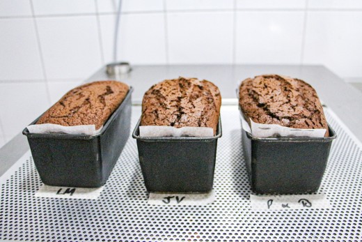 Baked chocolate pound cake (Step 6)