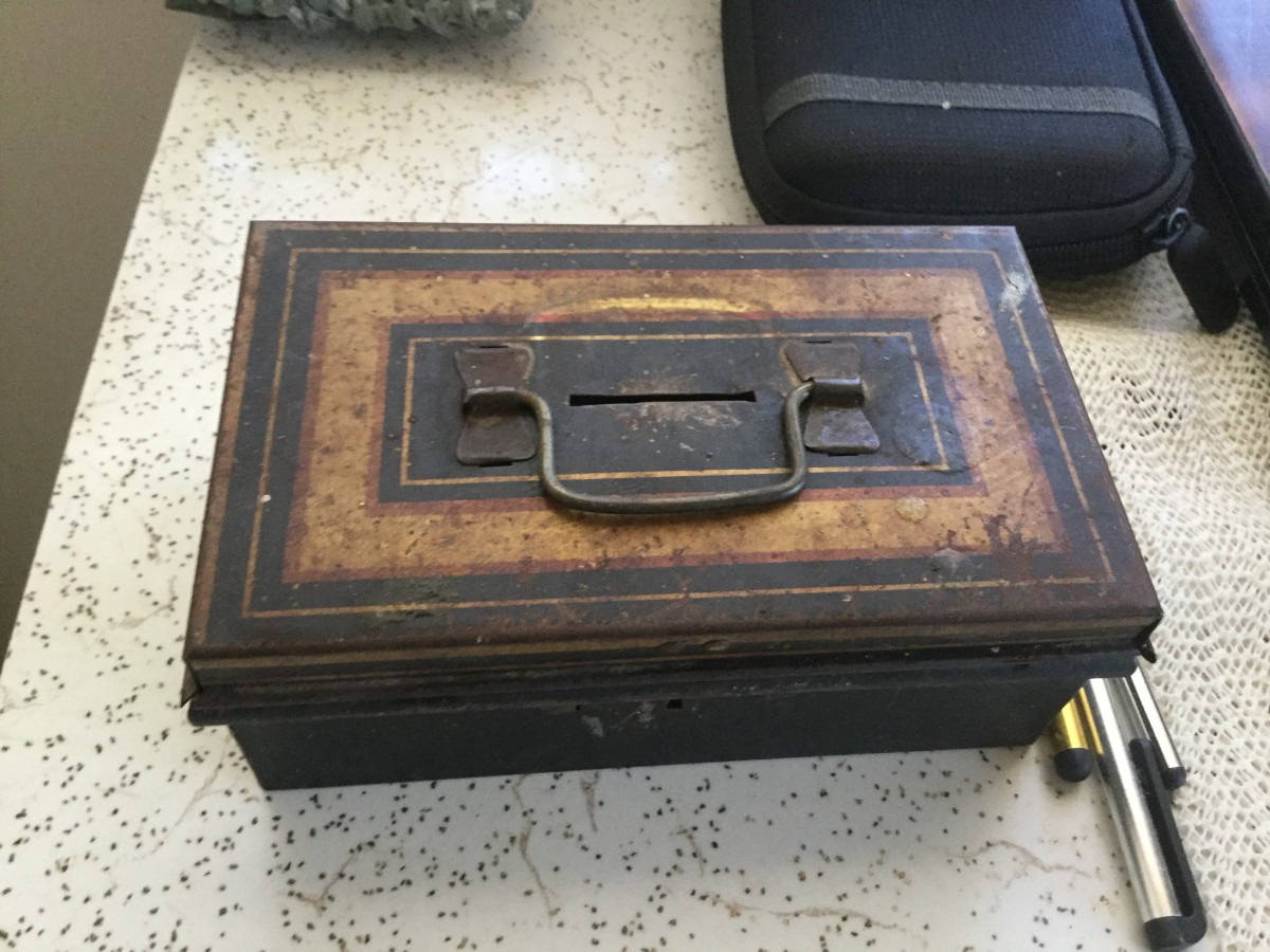 The old tin money box