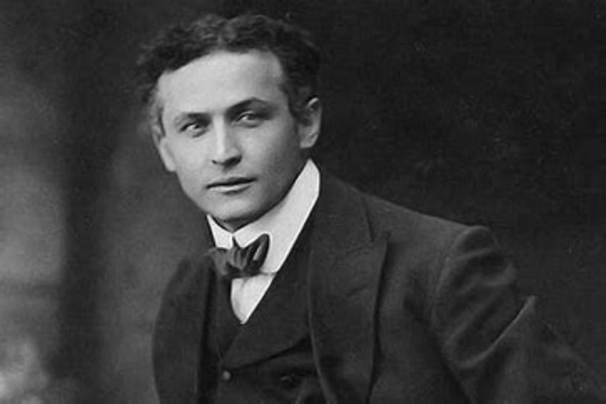 Harry Houdini: Legendary Escape Artist